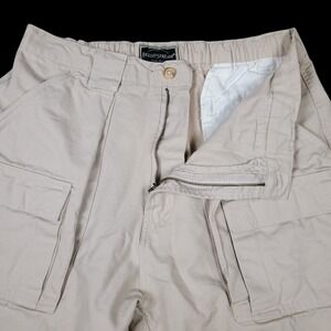Field & Stream Cargo Shorts Mens Medium Beige Fishing Hiking Outdoor Pockets